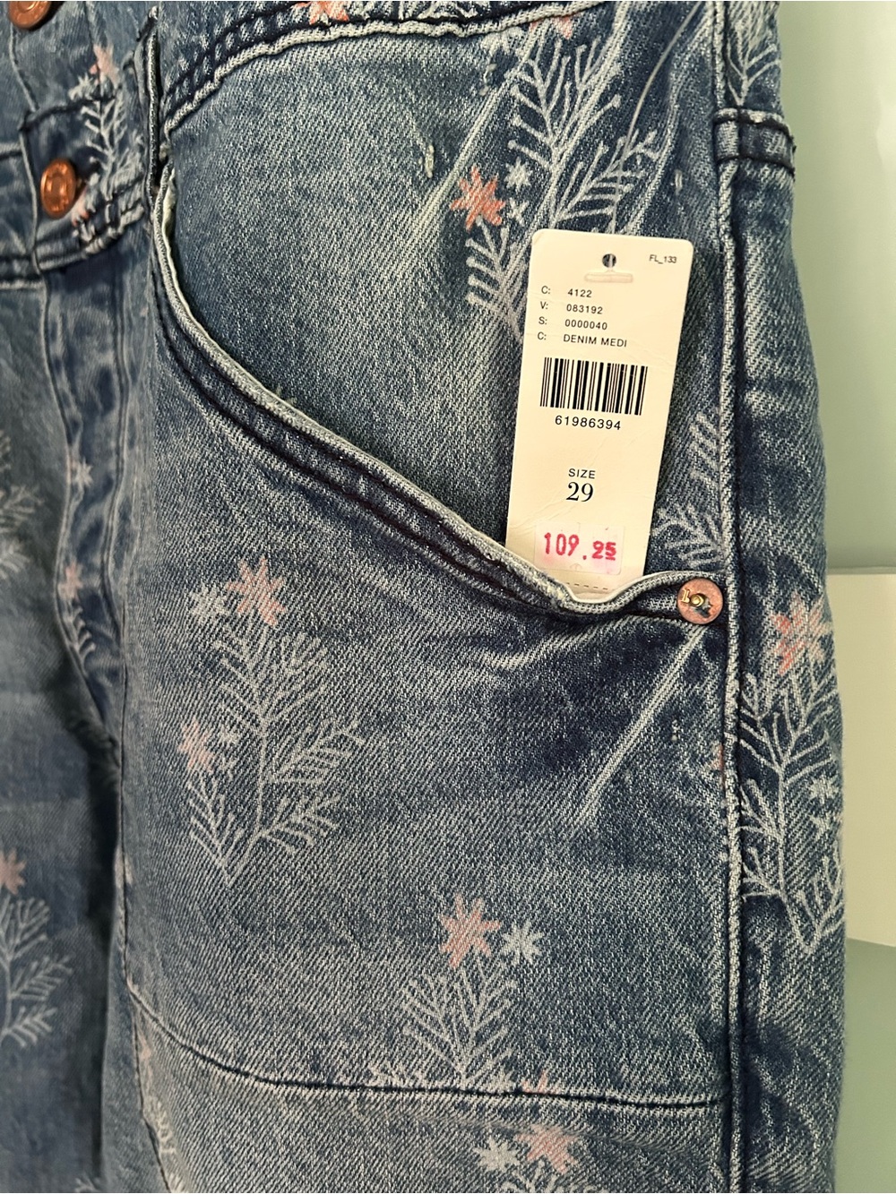 Anthropologie floral overalls
Ankle length
Size 29
NWT - Picture 3 of 3